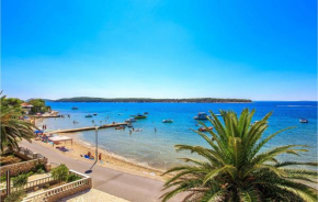 Beautiful Apartment In Banjol With Wifi
